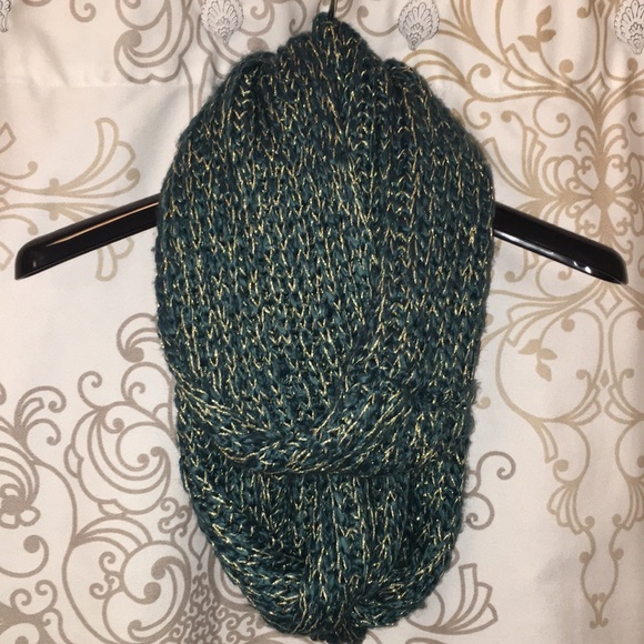 SCARF - Picture 2 of 4